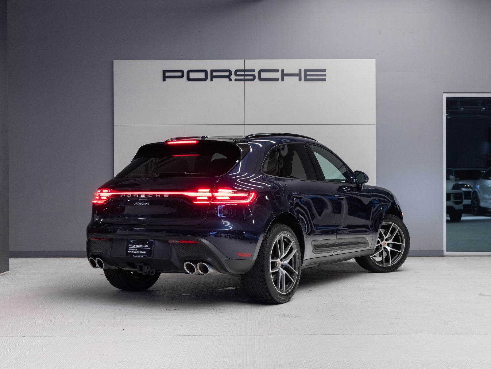 2023 Porsche Macan AWD