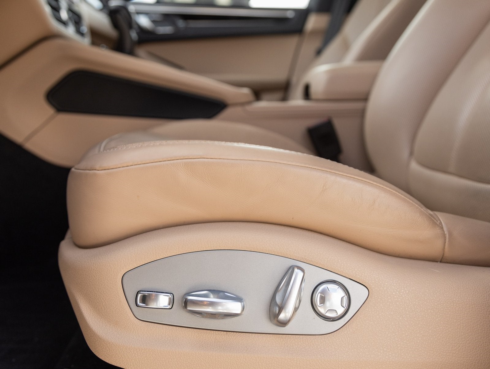 2023 Porsche Macan Macan (MY23)