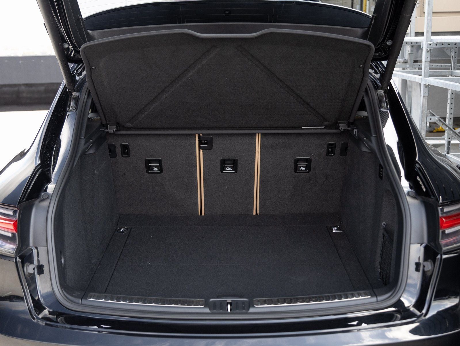 2023 Porsche Macan Macan (MY23)