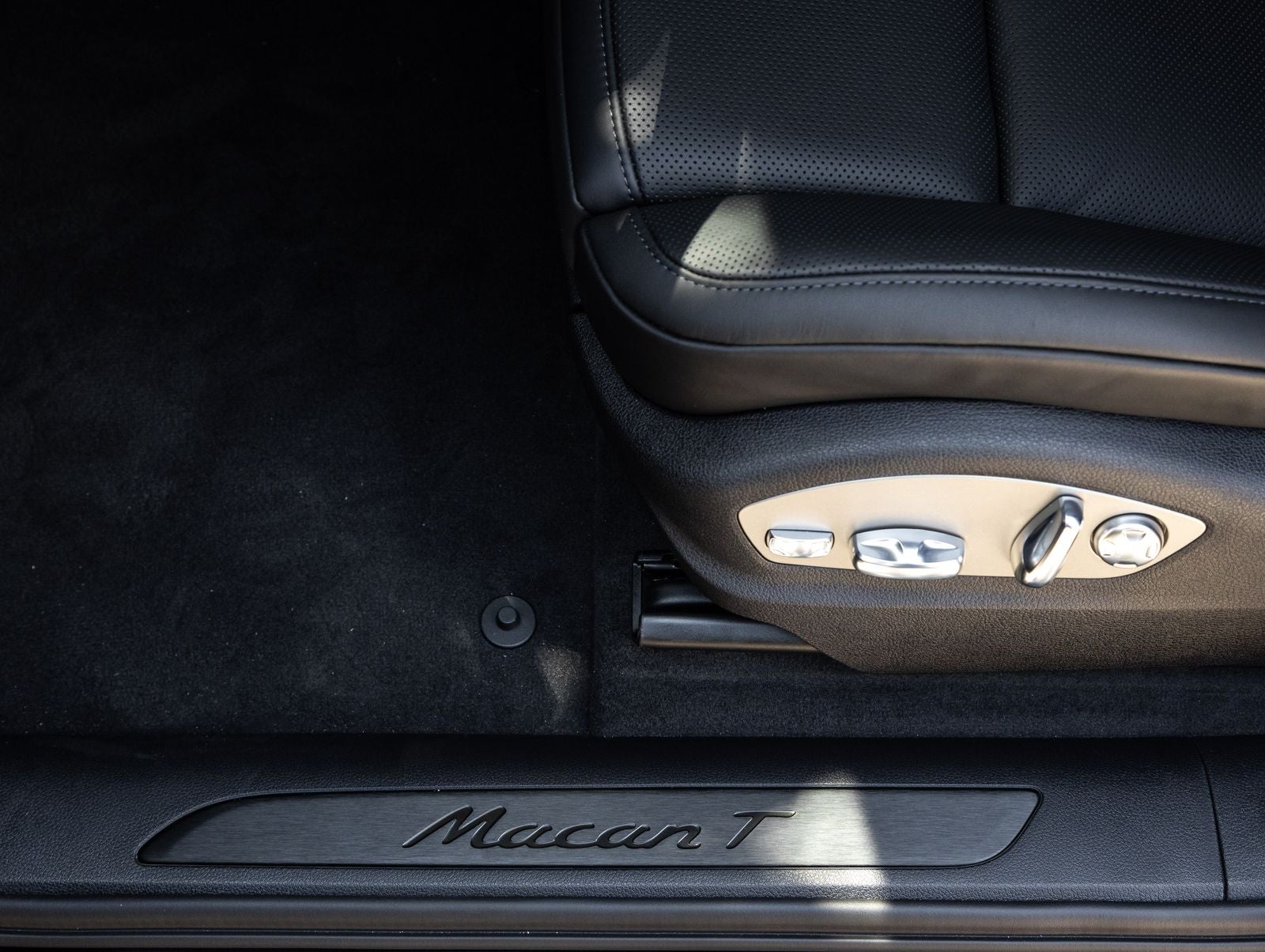 2026 Porsche Macan T