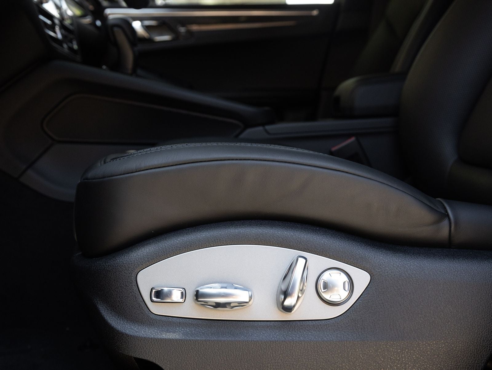 2026 Porsche Macan T