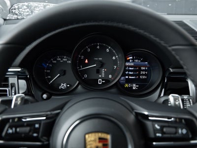 2026 Porsche Macan AWD