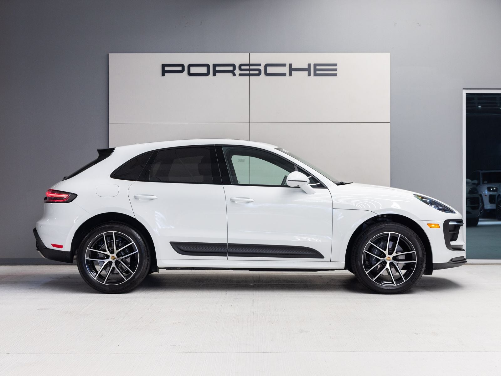 2026 Porsche Macan AWD