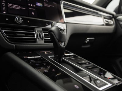 2022 Porsche Macan Macan