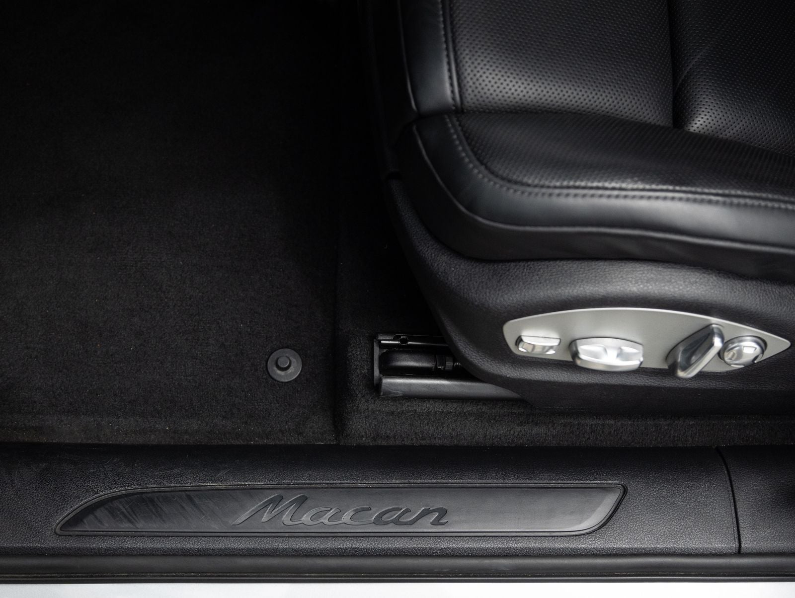 2024 Porsche Macan Macan (MY24)