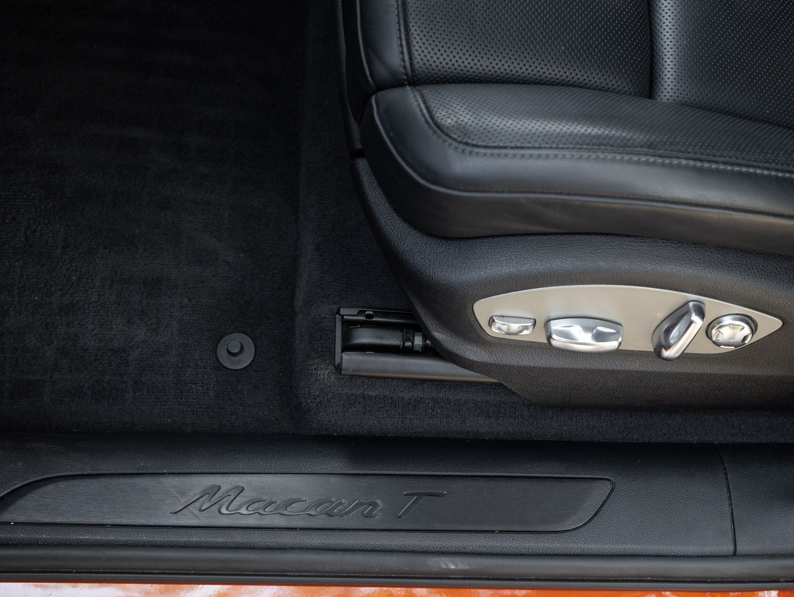 2024 Porsche Macan T