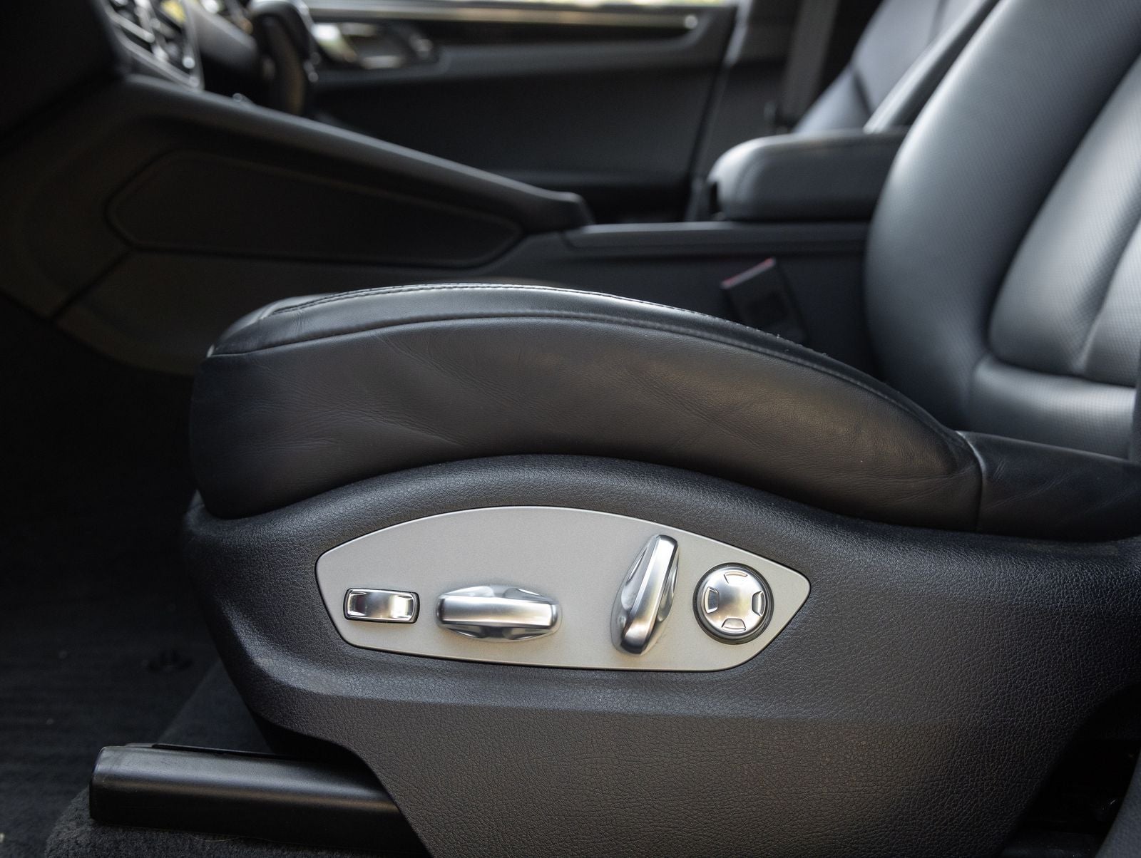 2024 Porsche Macan T