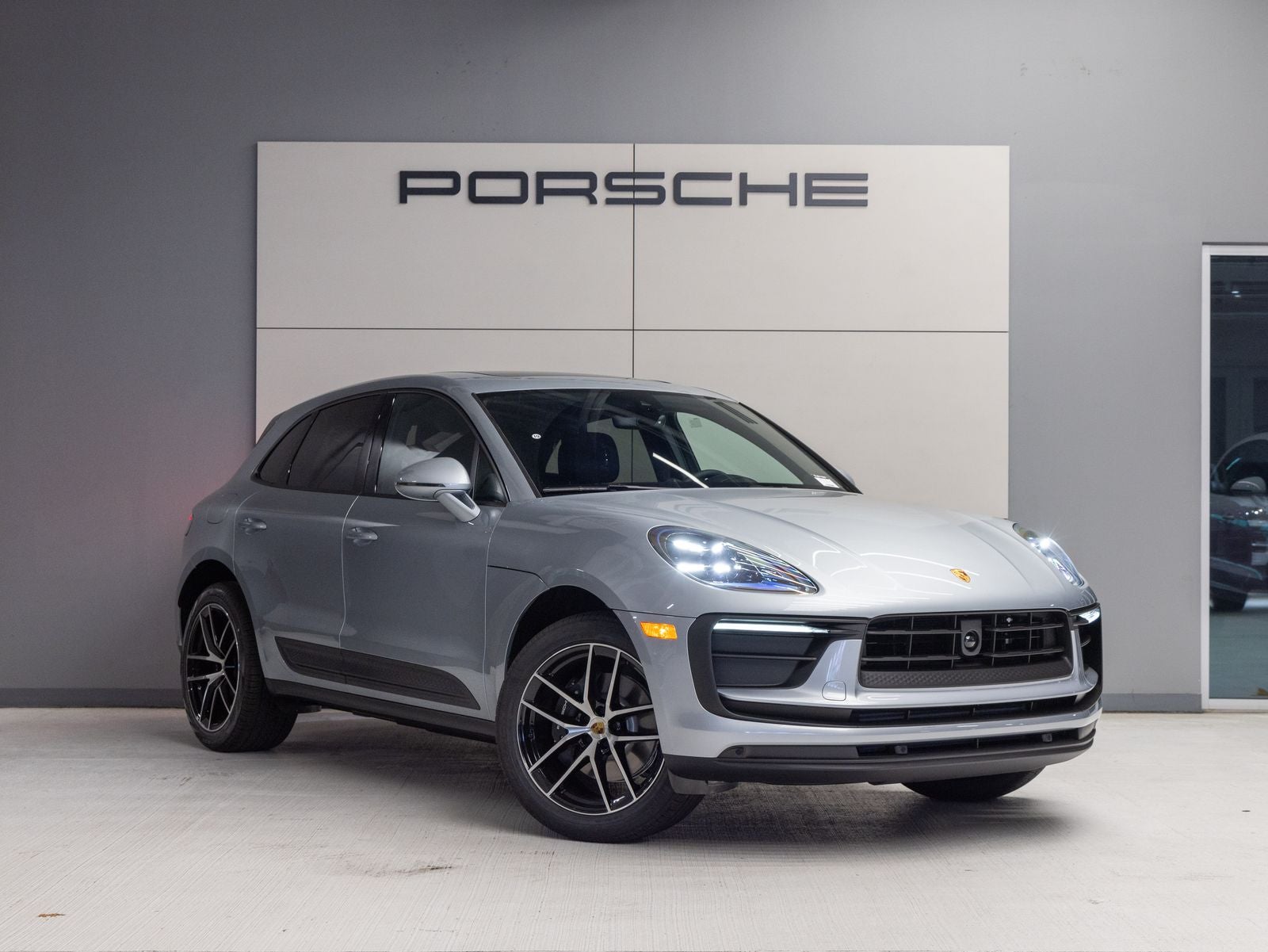 2026 Porsche Macan AWD