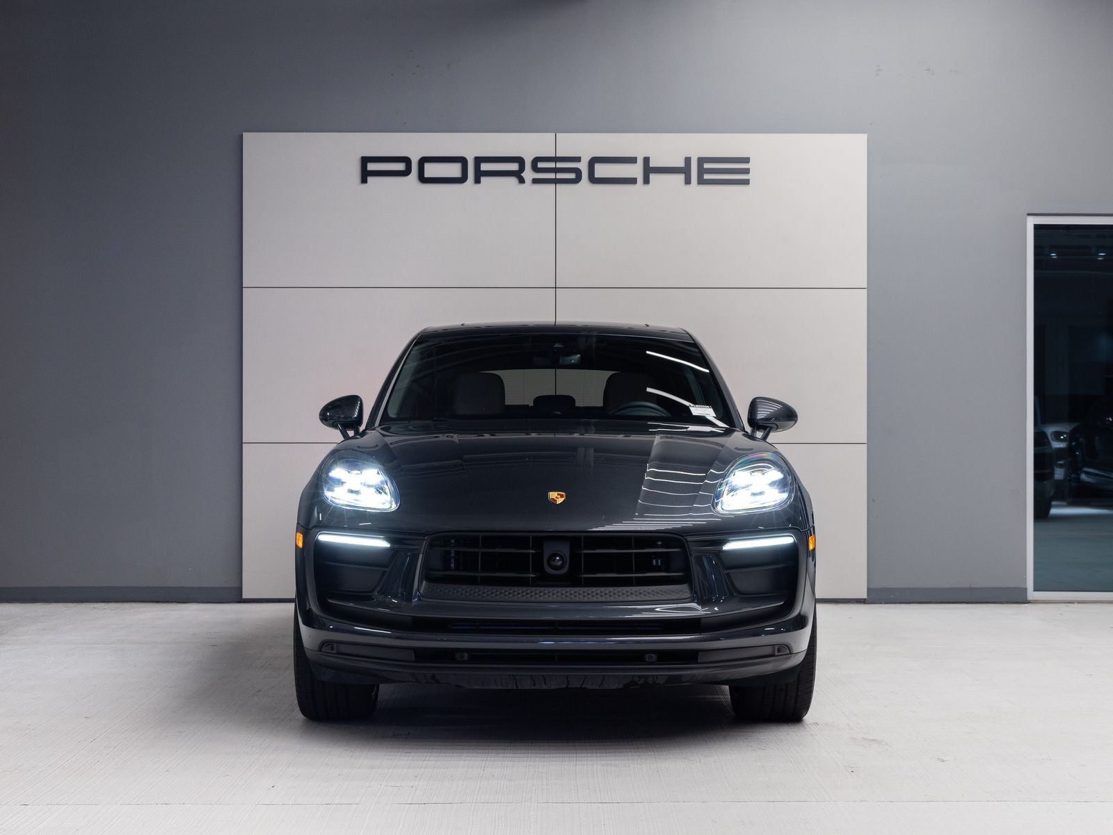 2023 Porsche Macan AWD