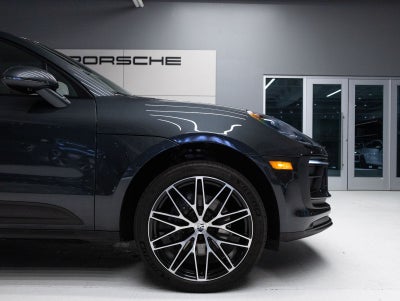 2023 Porsche Macan AWD