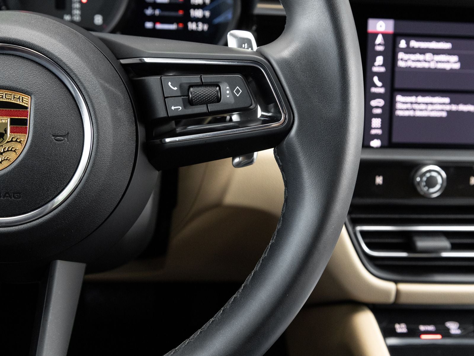 2023 Porsche Macan AWD