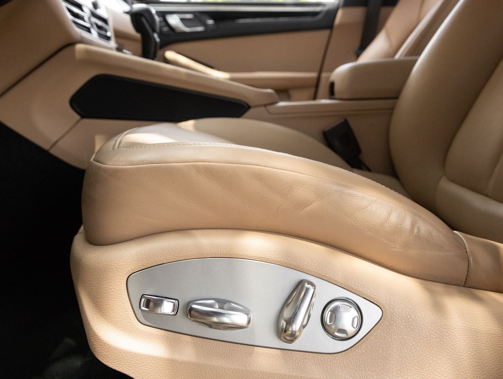 2023 Porsche Macan AWD