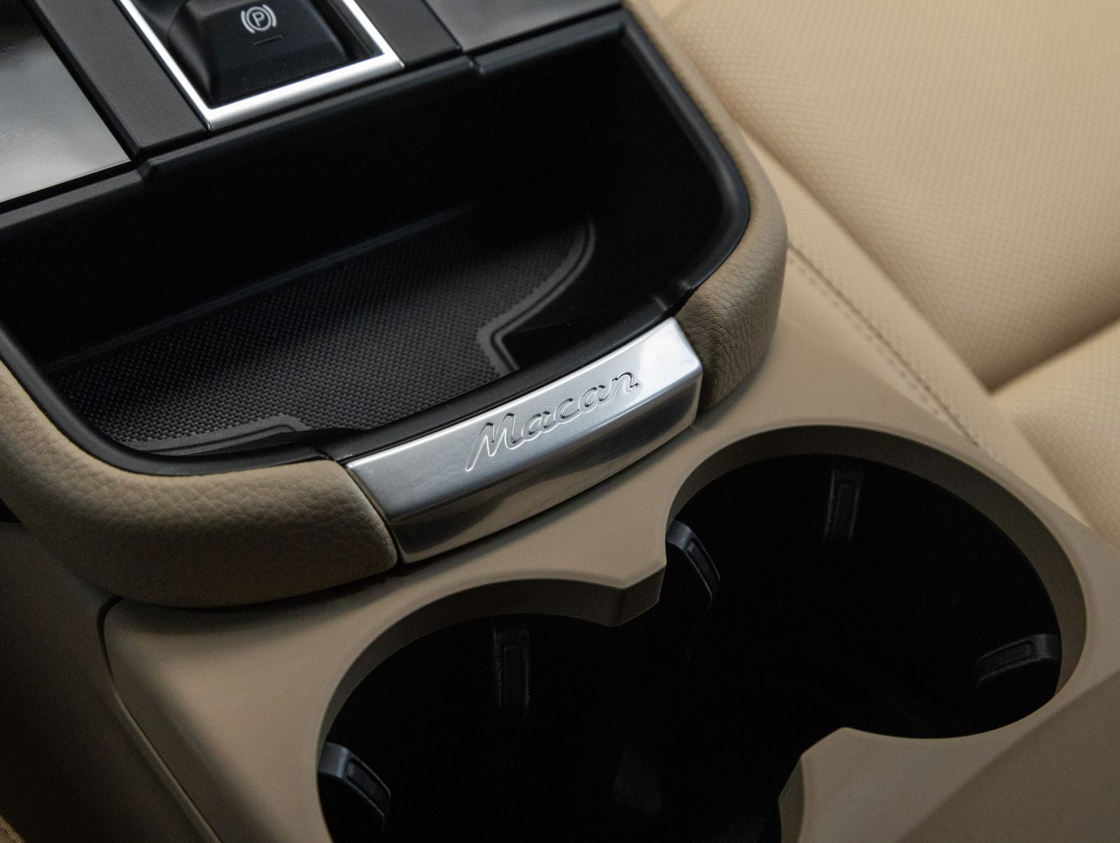 2023 Porsche Macan AWD