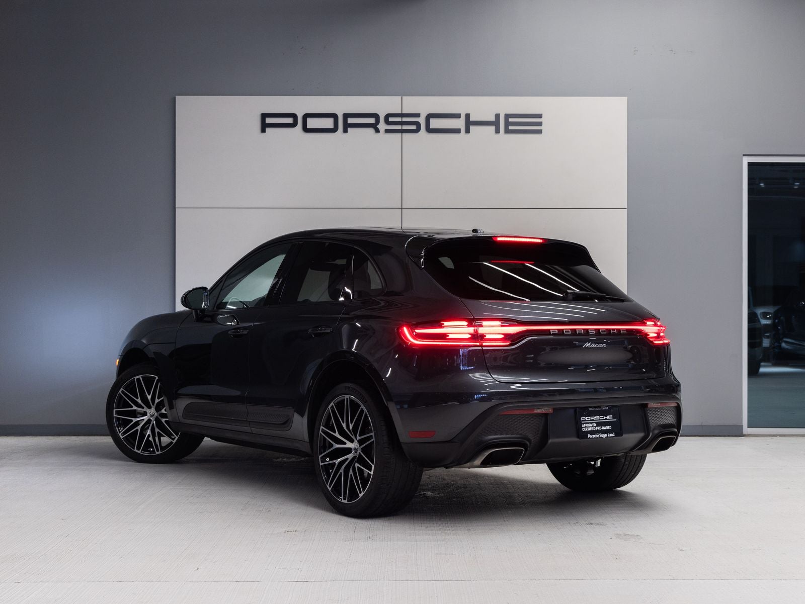 2023 Porsche Macan AWD