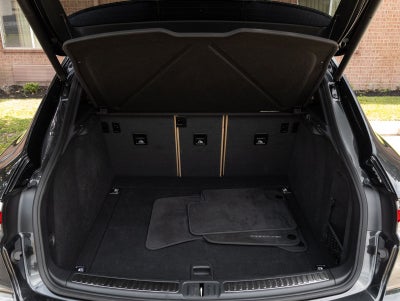 2023 Porsche Macan AWD