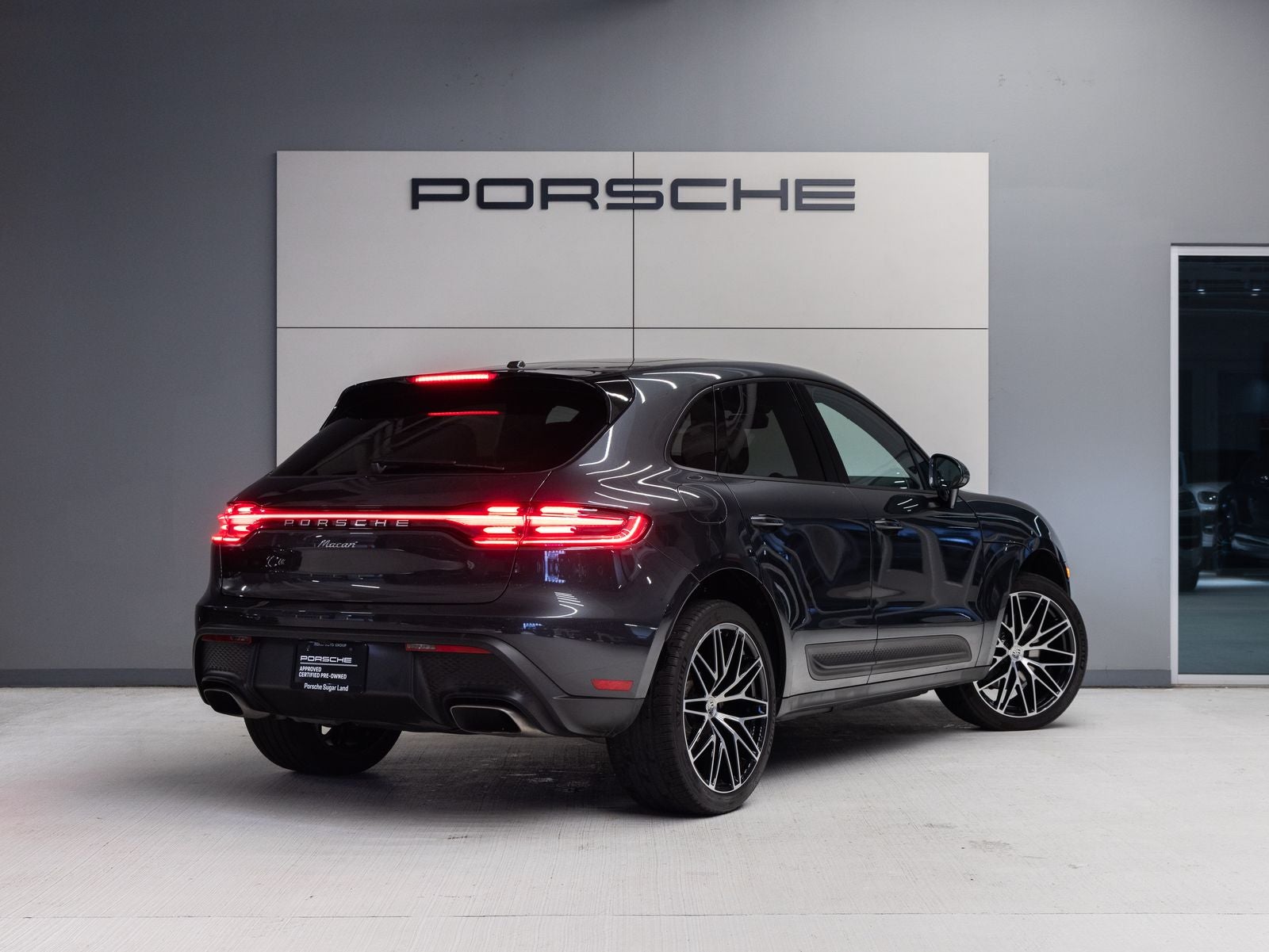2023 Porsche Macan AWD
