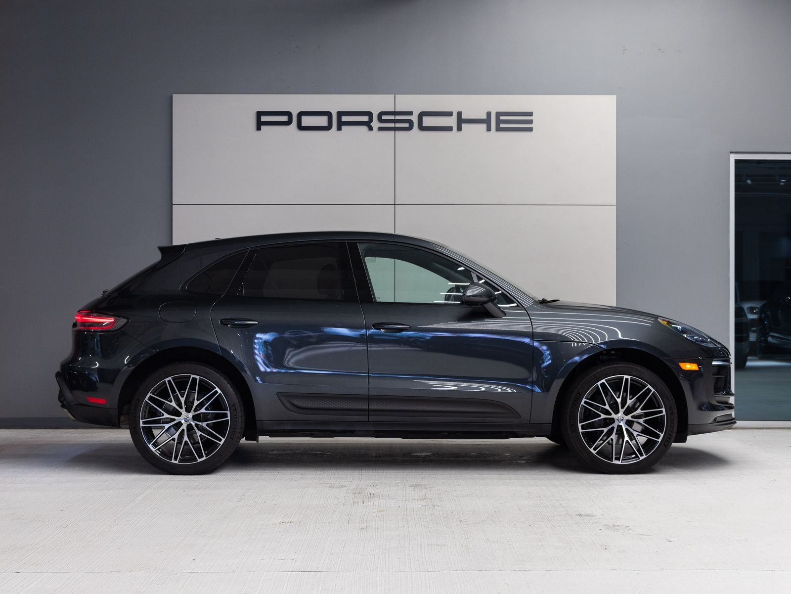 2023 Porsche Macan AWD