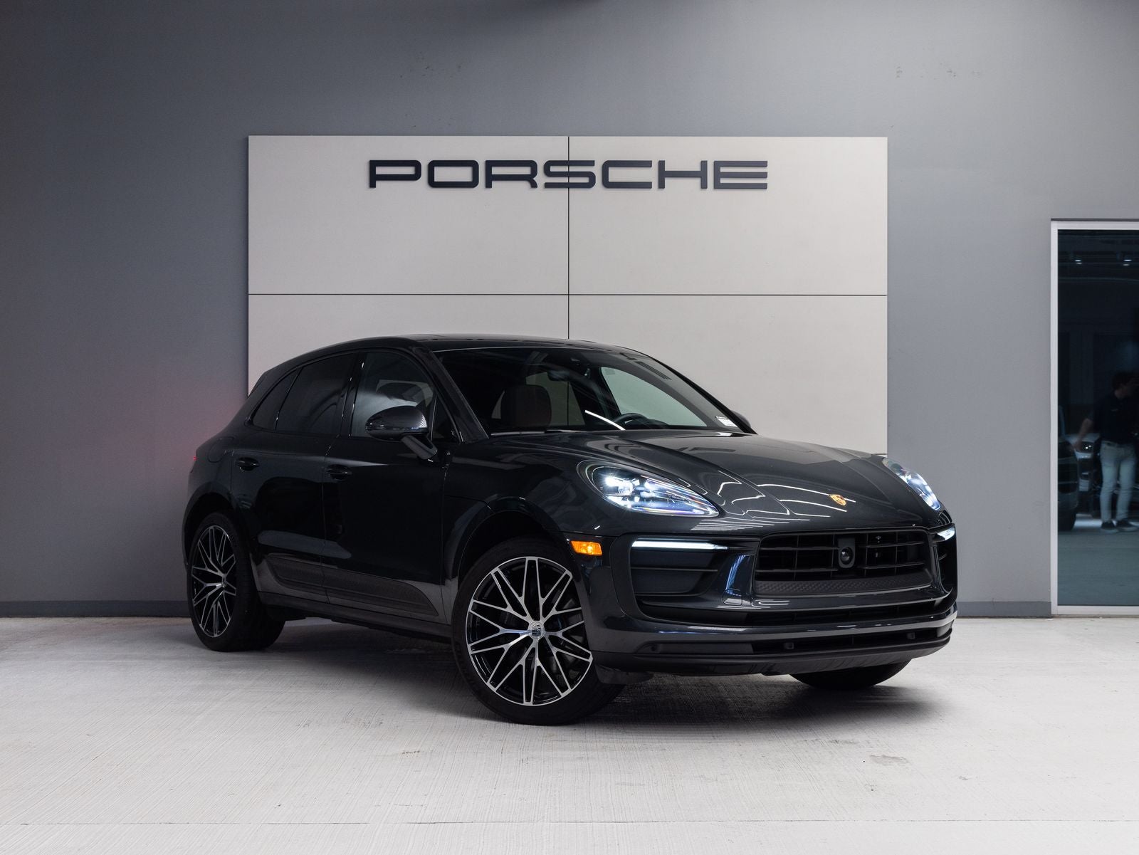 2023 Porsche Macan AWD