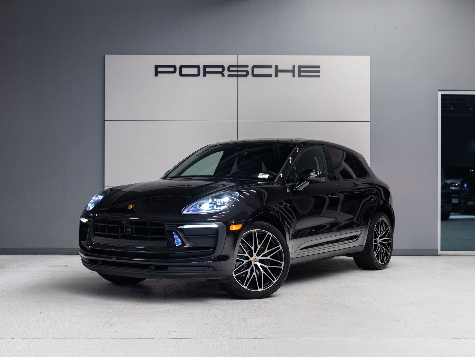 2023 Porsche Macan AWD