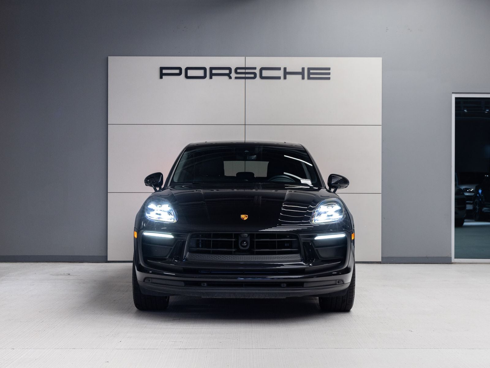 2023 Porsche Macan AWD