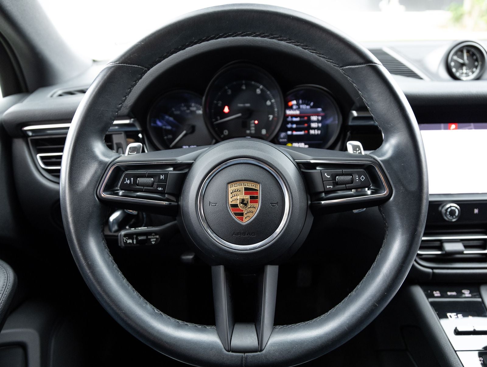 2023 Porsche Macan AWD