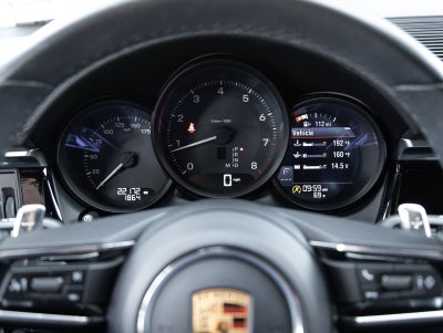 2023 Porsche Macan AWD