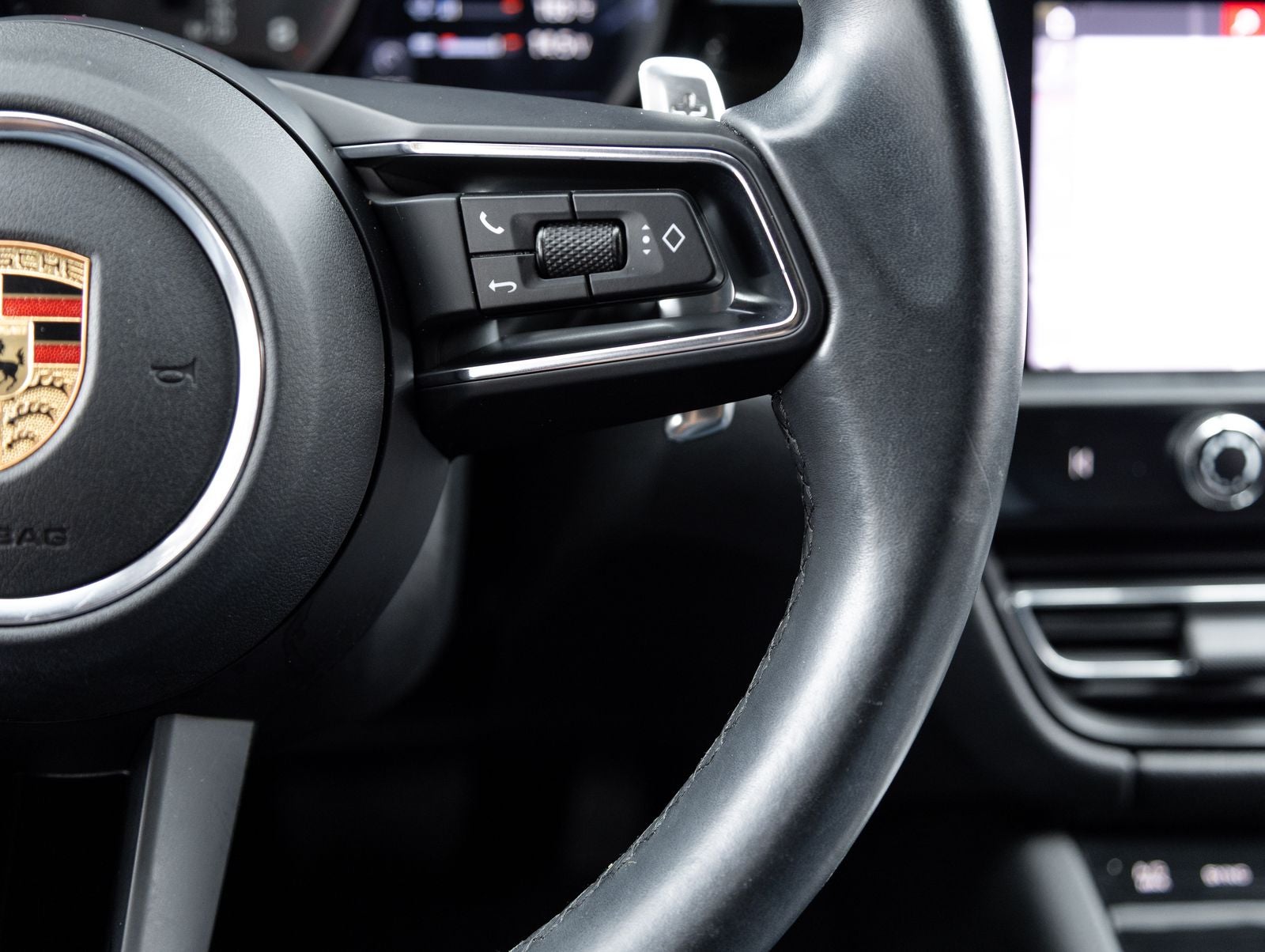 2023 Porsche Macan AWD