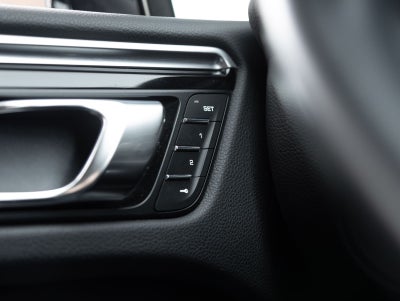2023 Porsche Macan AWD