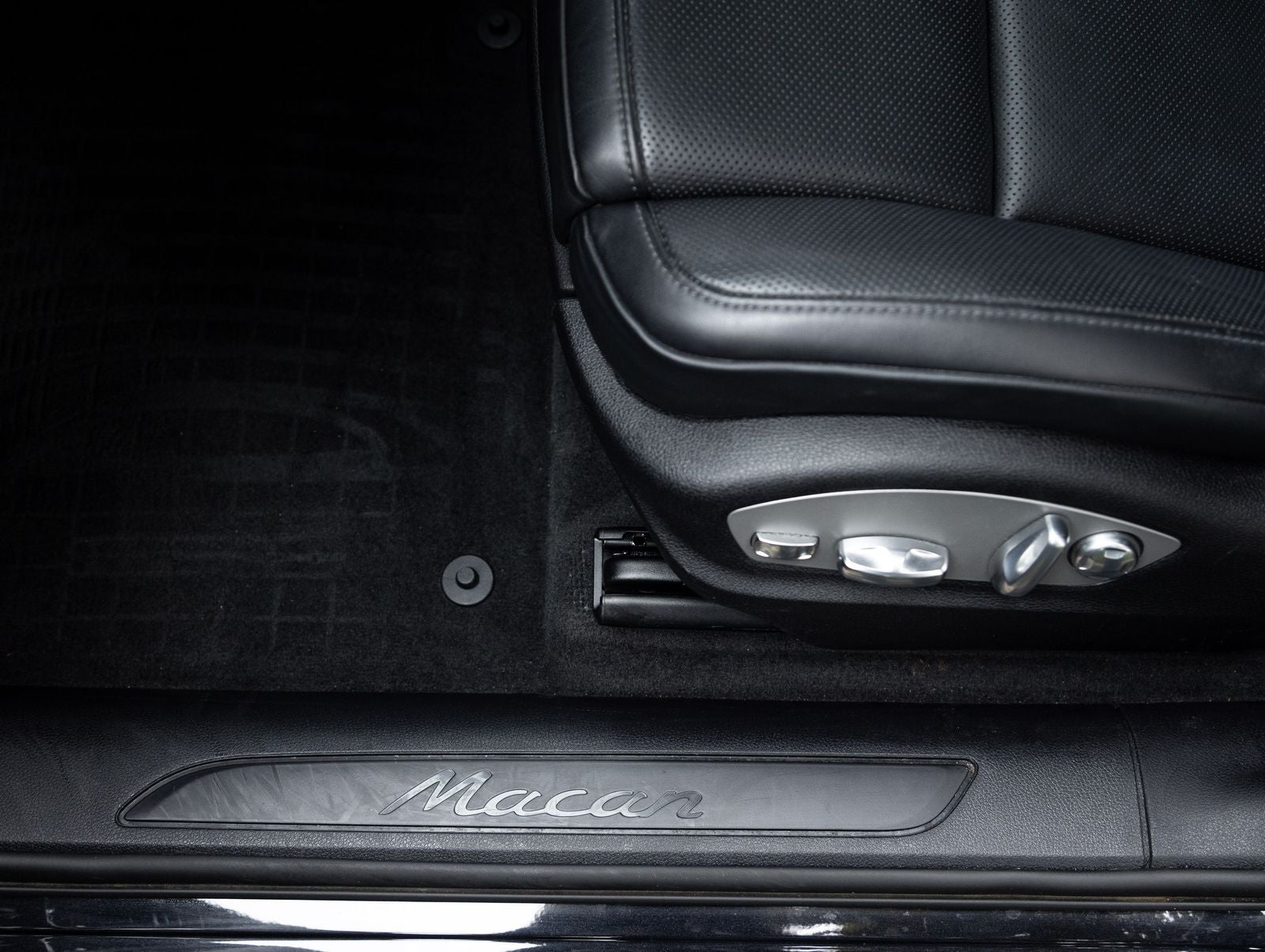 2023 Porsche Macan AWD