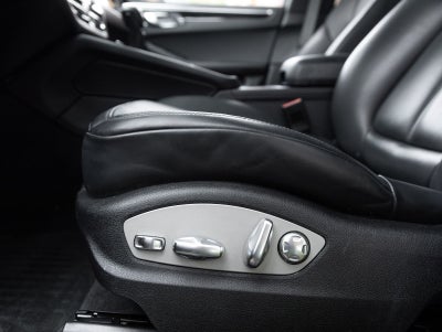 2023 Porsche Macan AWD