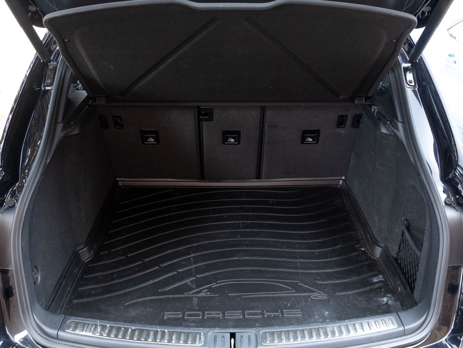 2023 Porsche Macan AWD