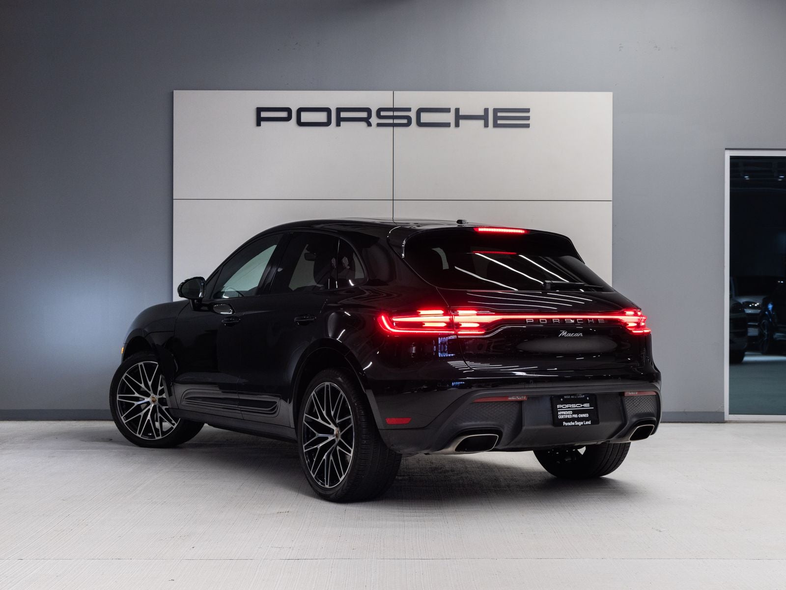 2023 Porsche Macan AWD