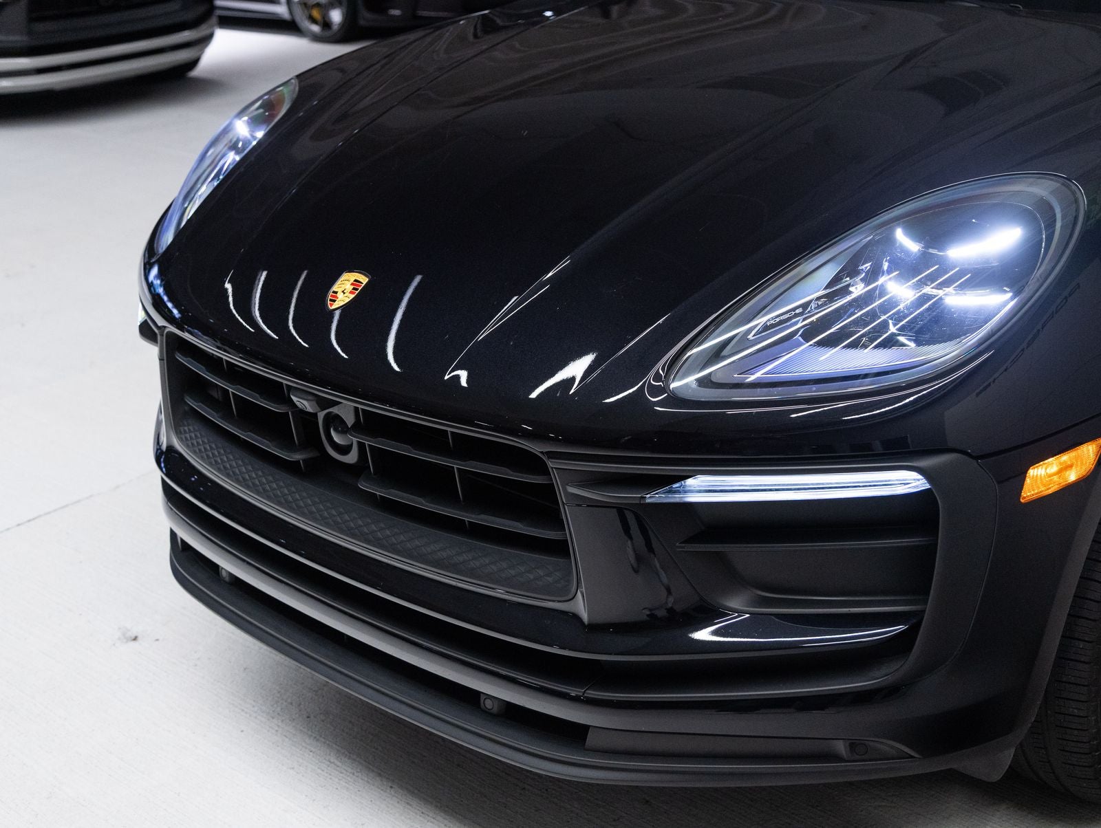 2023 Porsche Macan AWD