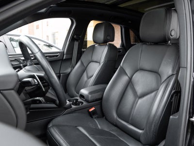 2023 Porsche Macan AWD