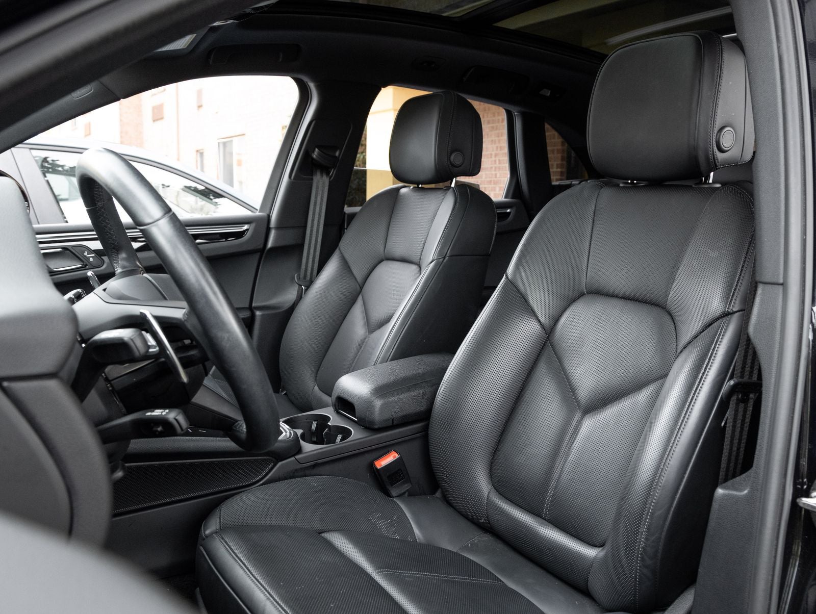 2023 Porsche Macan AWD