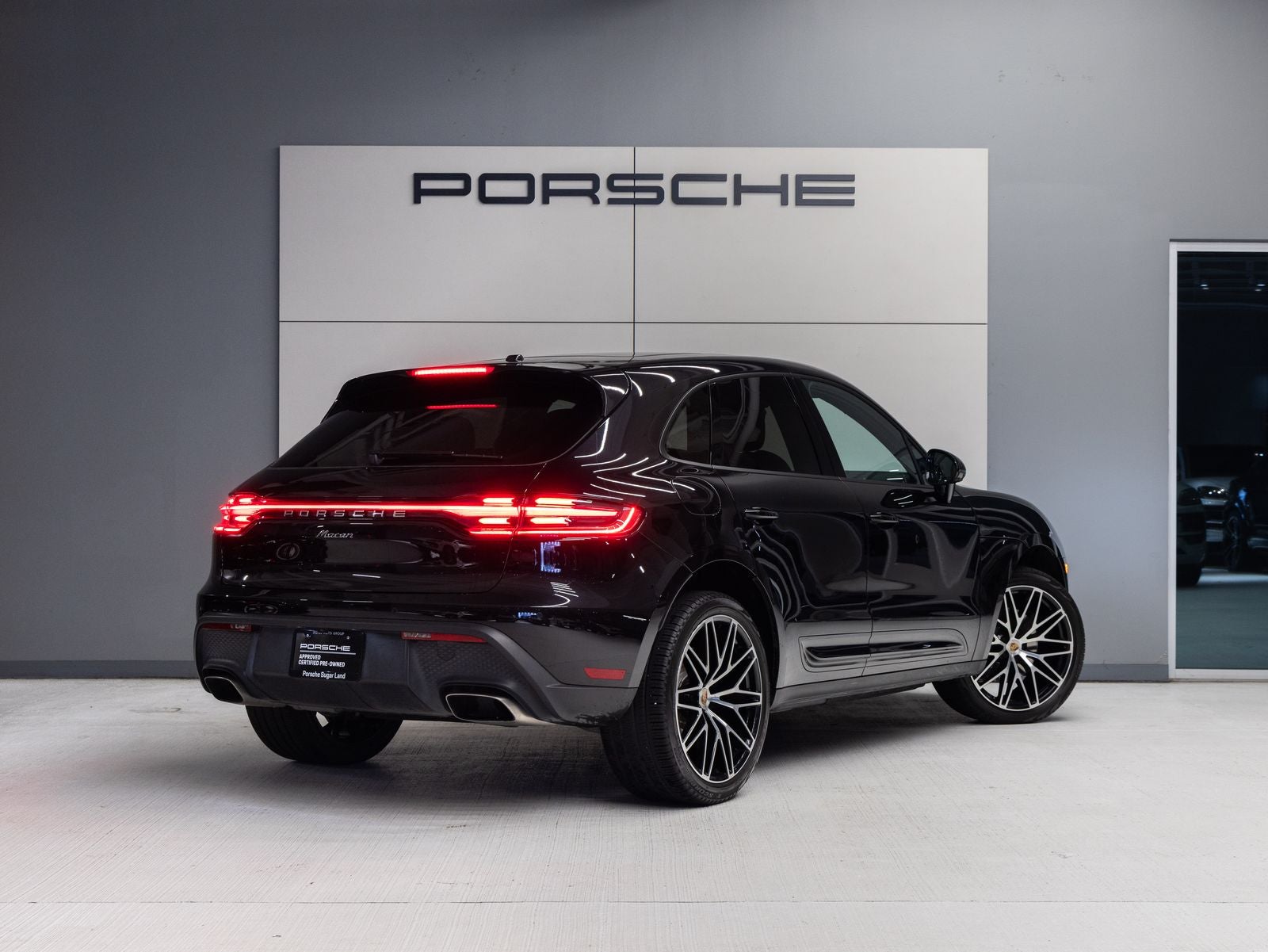 2023 Porsche Macan AWD