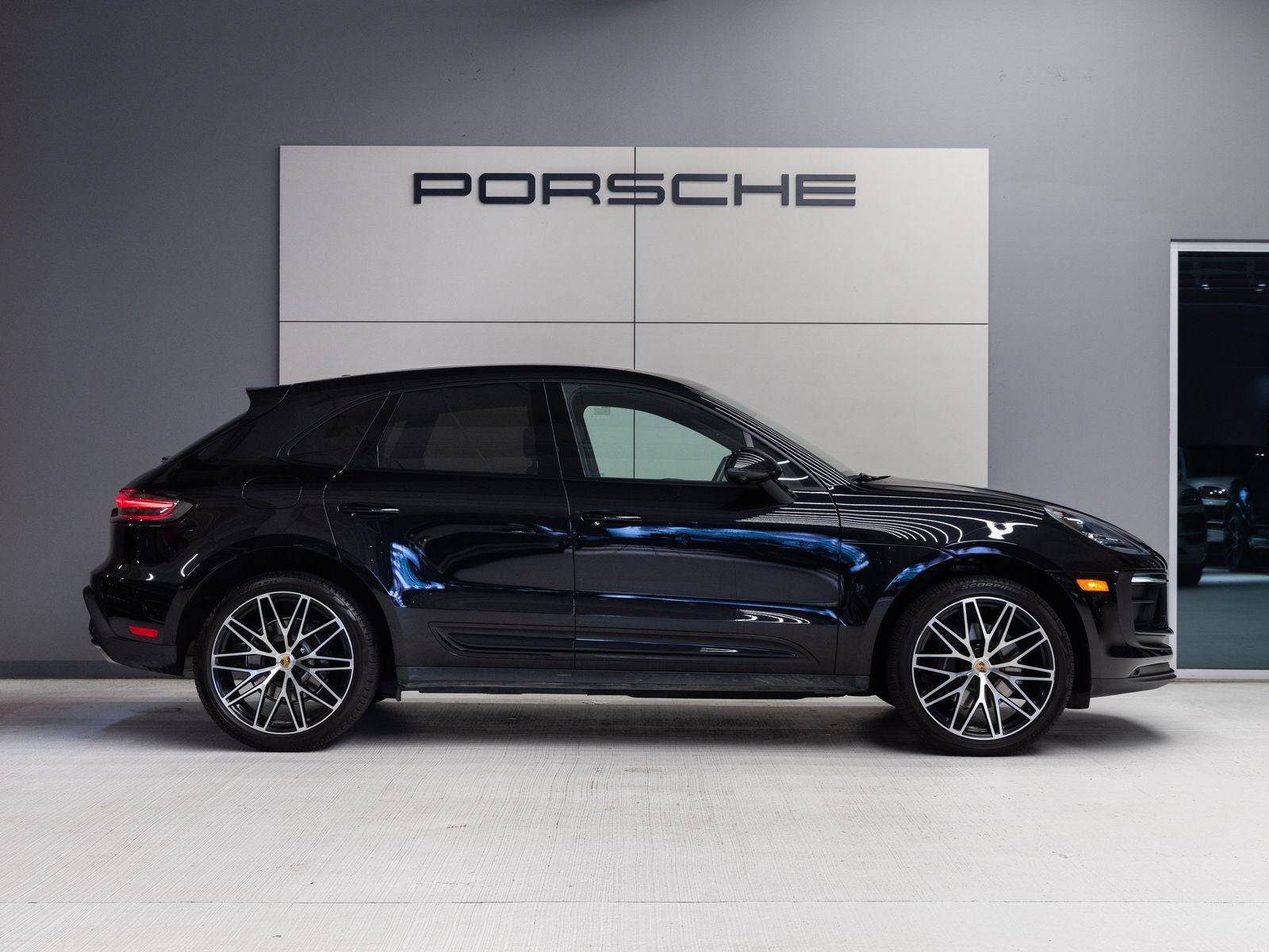 2023 Porsche Macan AWD