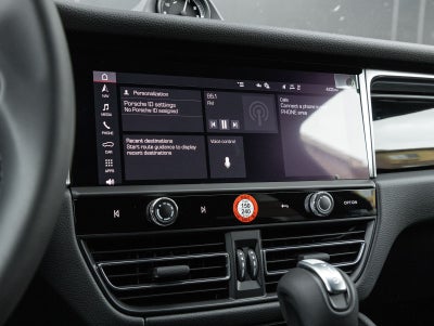 2026 Porsche Macan AWD