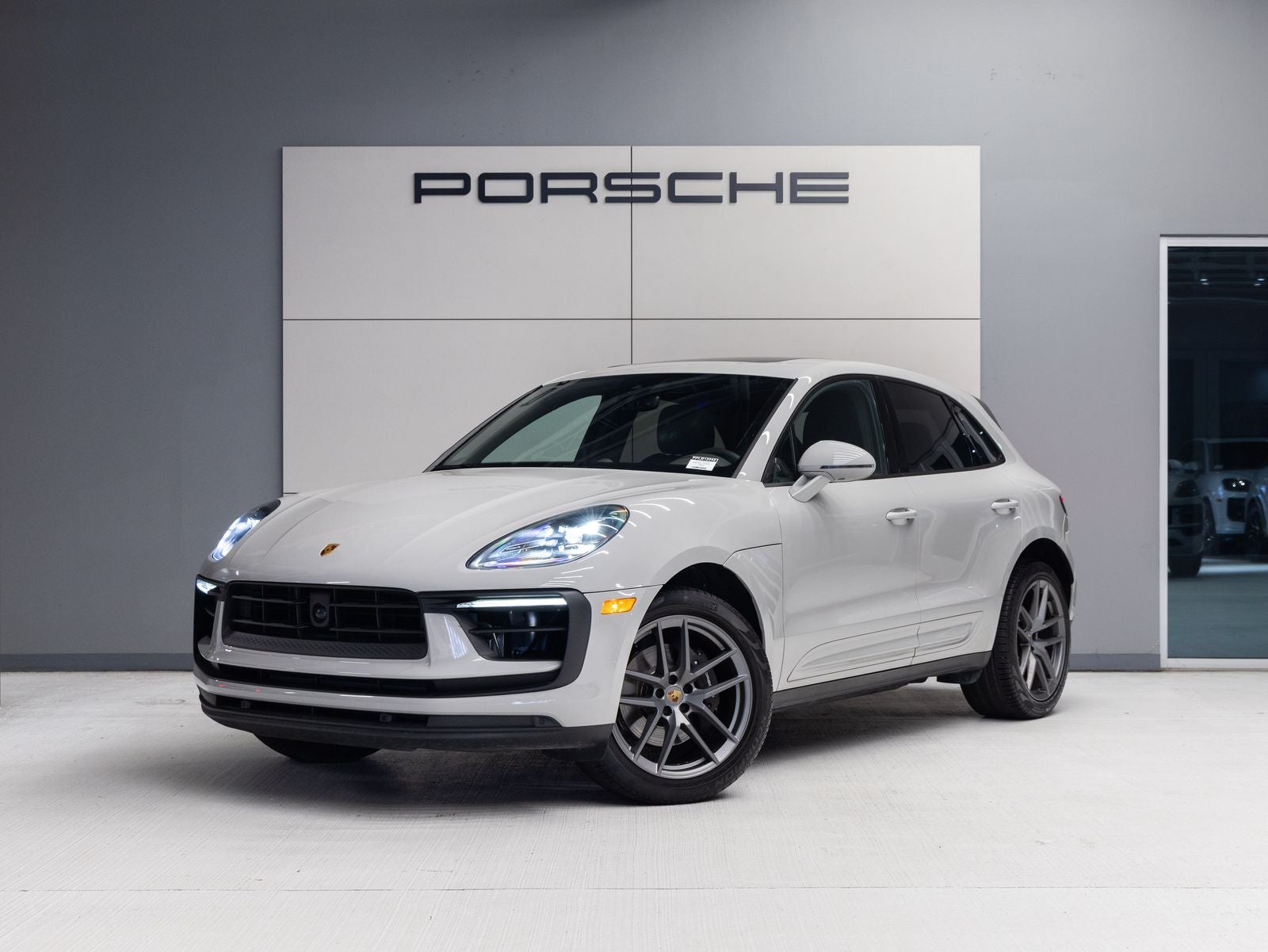 2023 Porsche Macan AWD