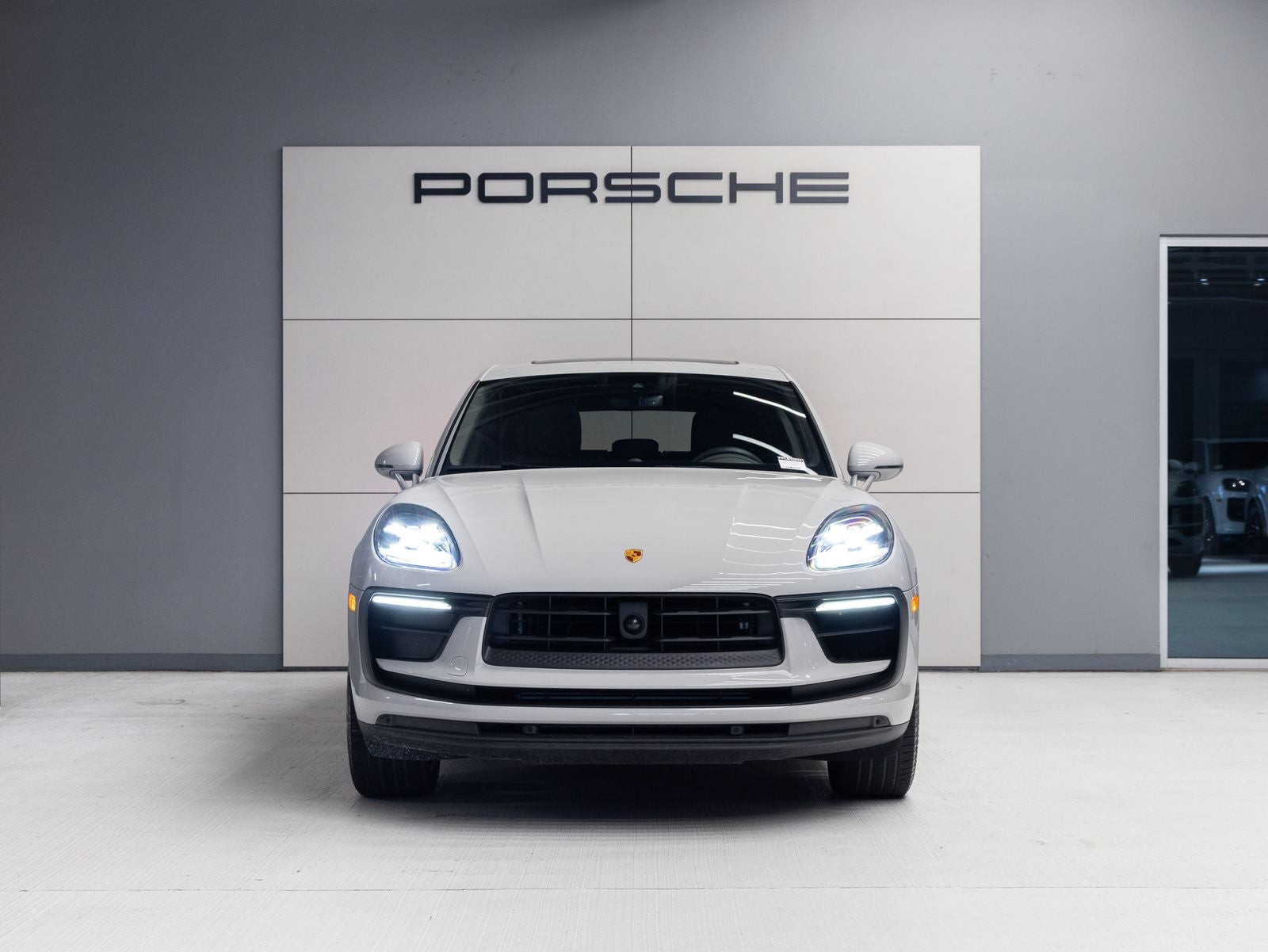 2023 Porsche Macan AWD