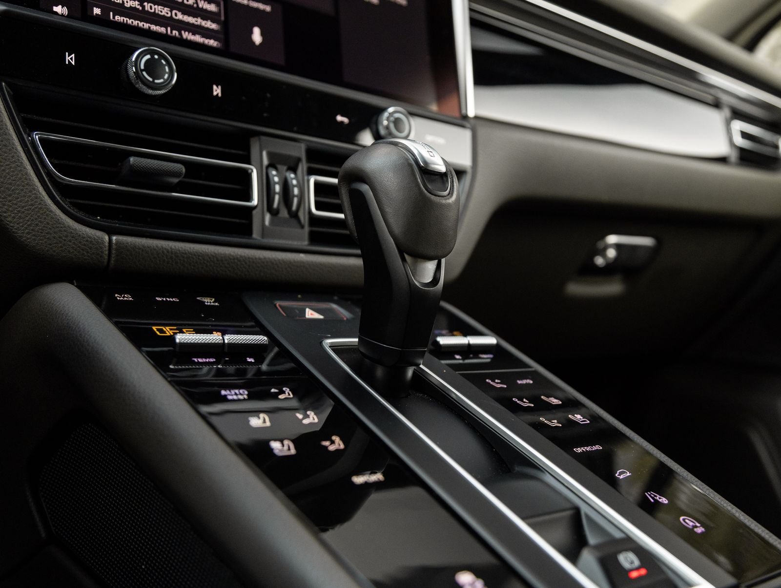 2023 Porsche Macan AWD
