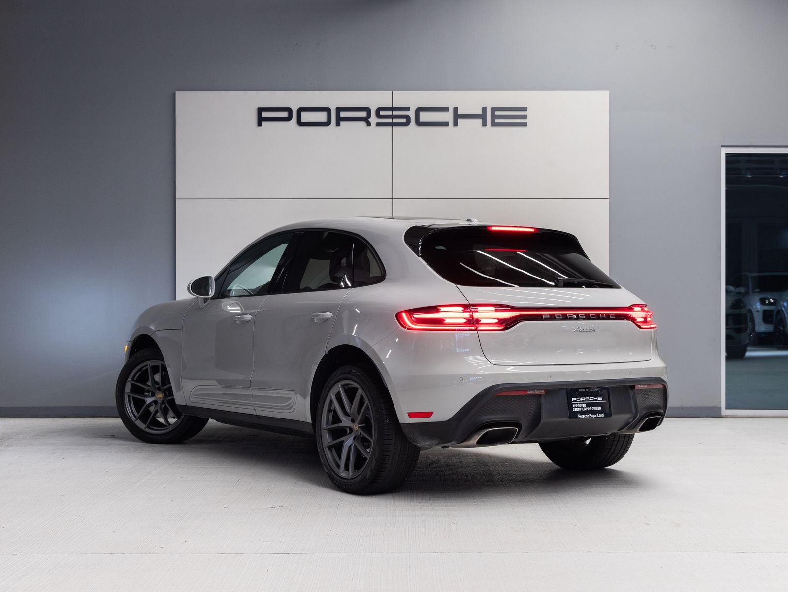 2023 Porsche Macan AWD