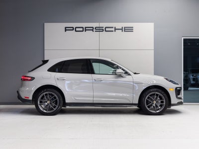 2023 Porsche Macan AWD
