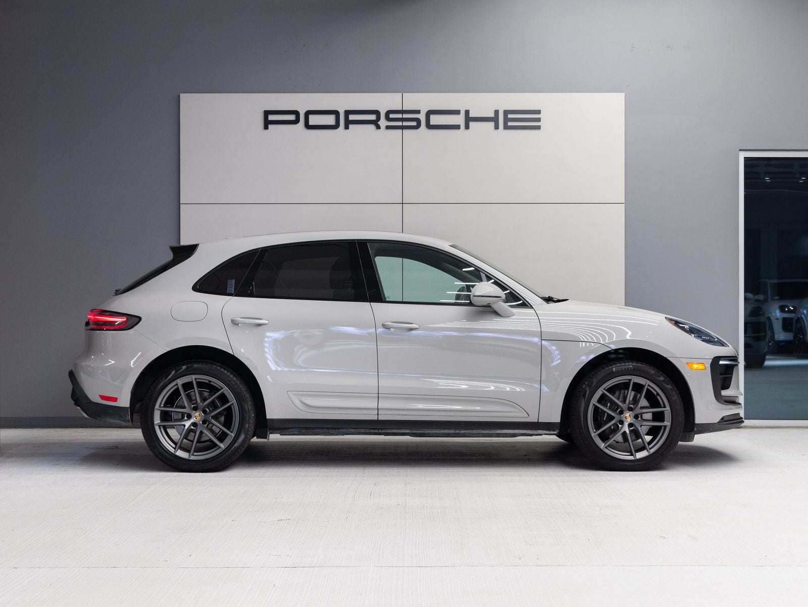 2023 Porsche Macan AWD