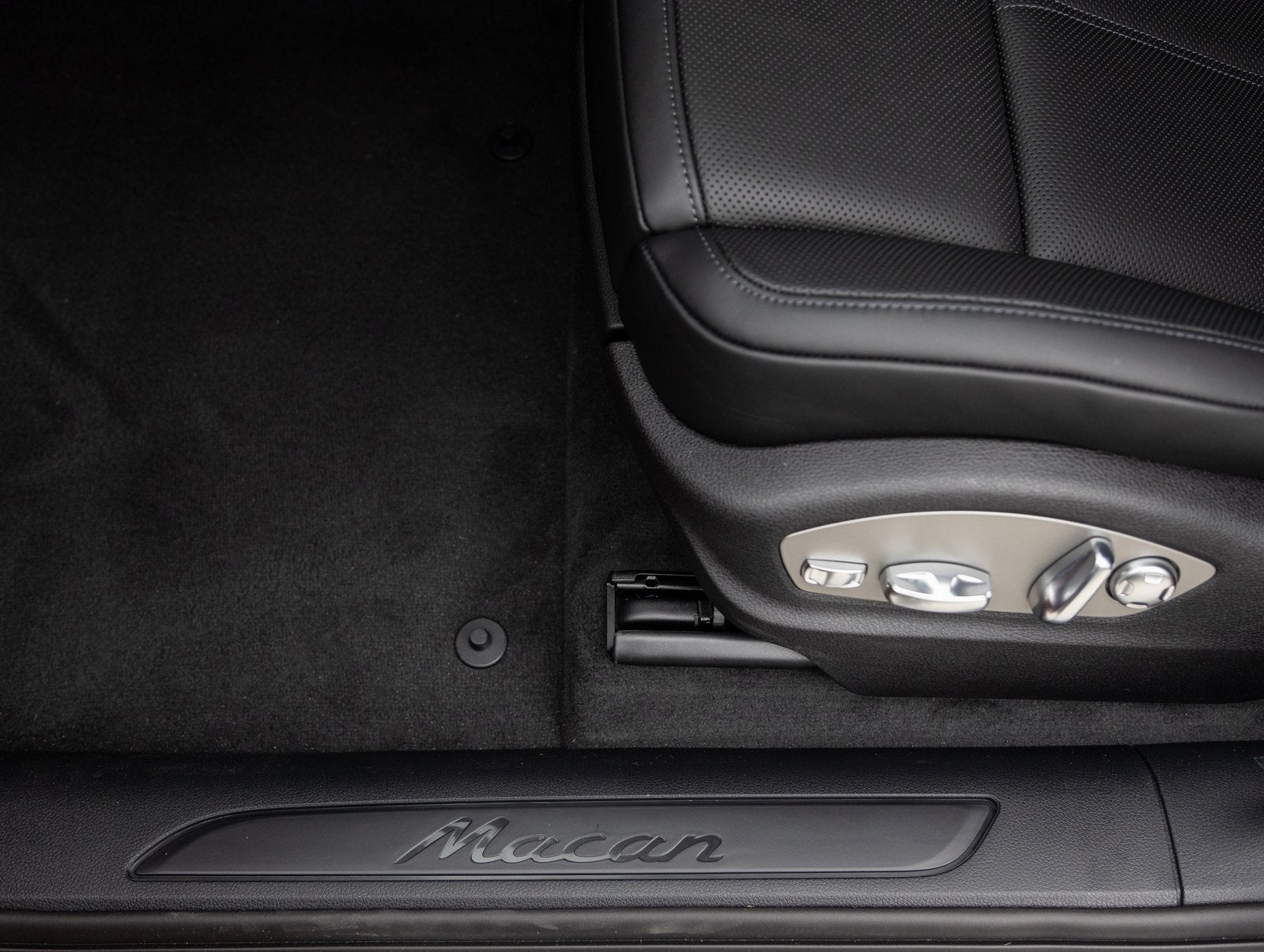 2025 Porsche Macan Macan