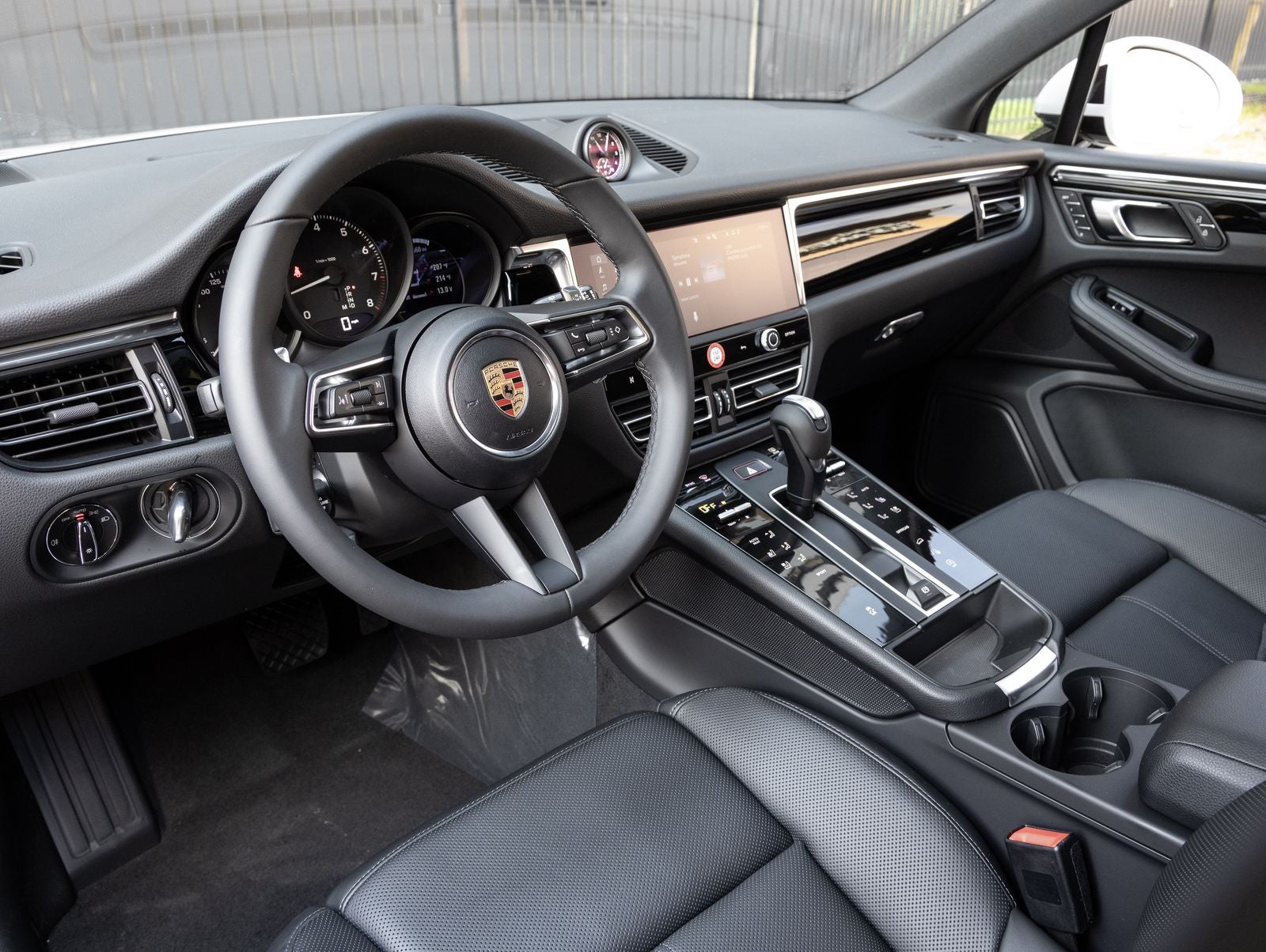 2026 Porsche Macan AWD