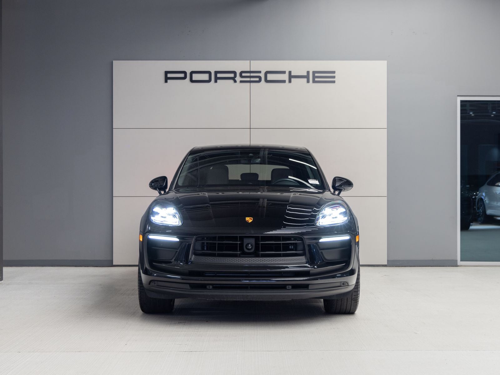 2023 Porsche Macan AWD