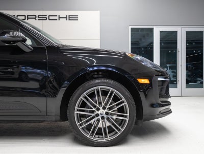 2023 Porsche Macan AWD