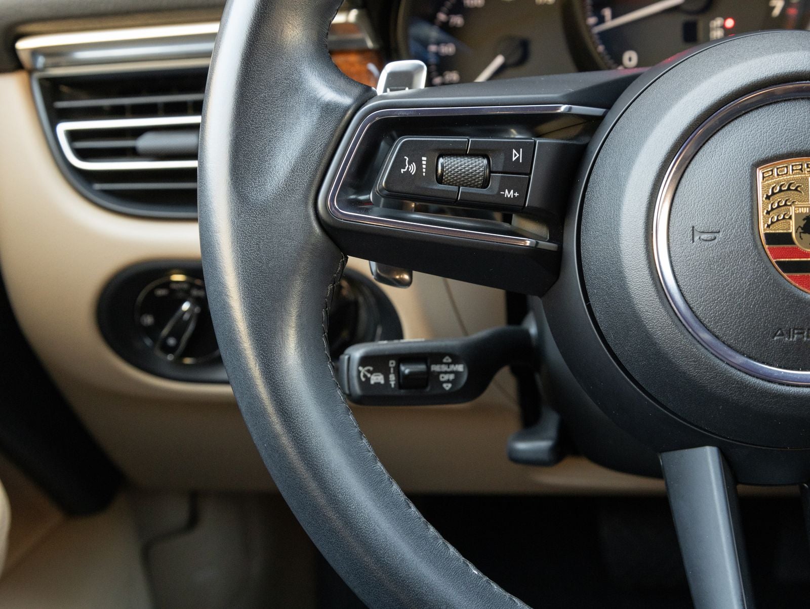 2023 Porsche Macan AWD