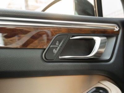 2023 Porsche Macan AWD